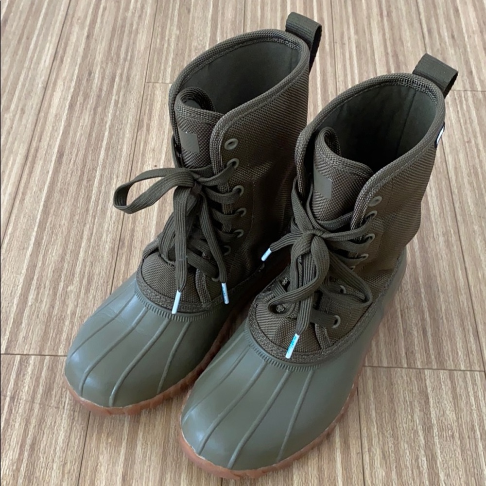 Native Jimmy Citylight Military Green size 7/37